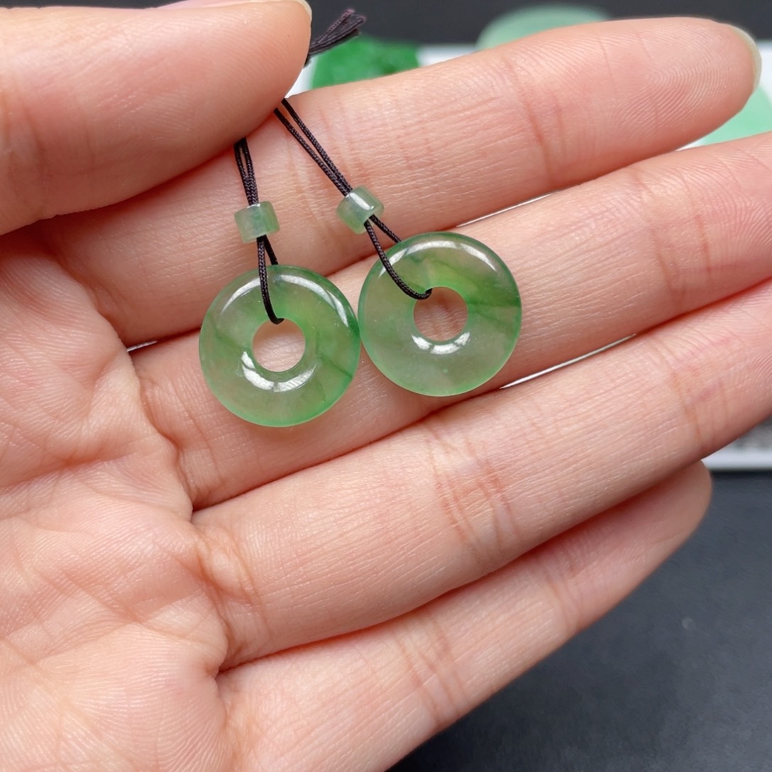 翡翠颈饰18K金镶嵌甜甜圈