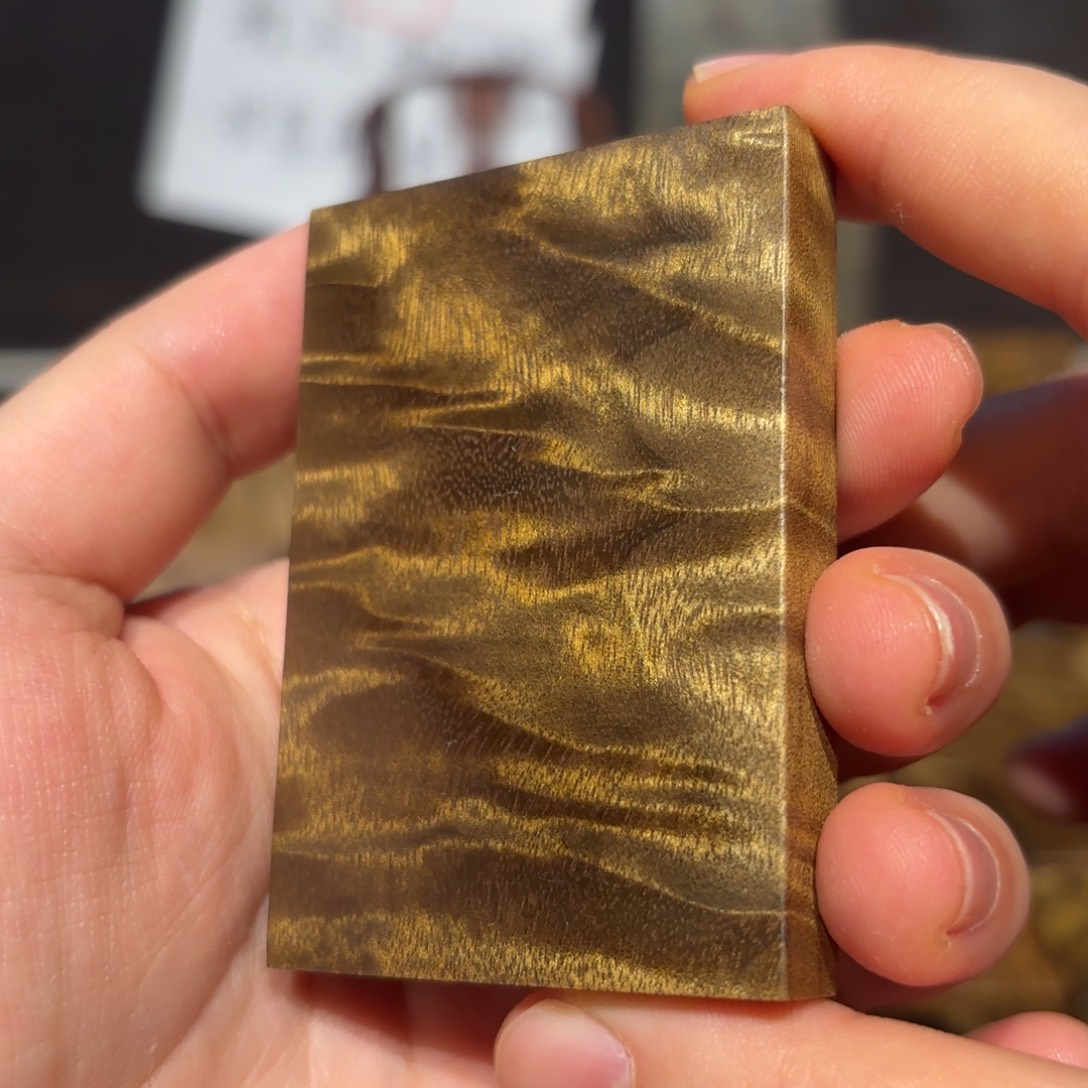 李***利金丝楠木无事牌材料