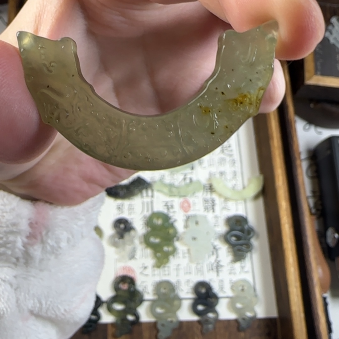 蛇纹石玉合金颈饰