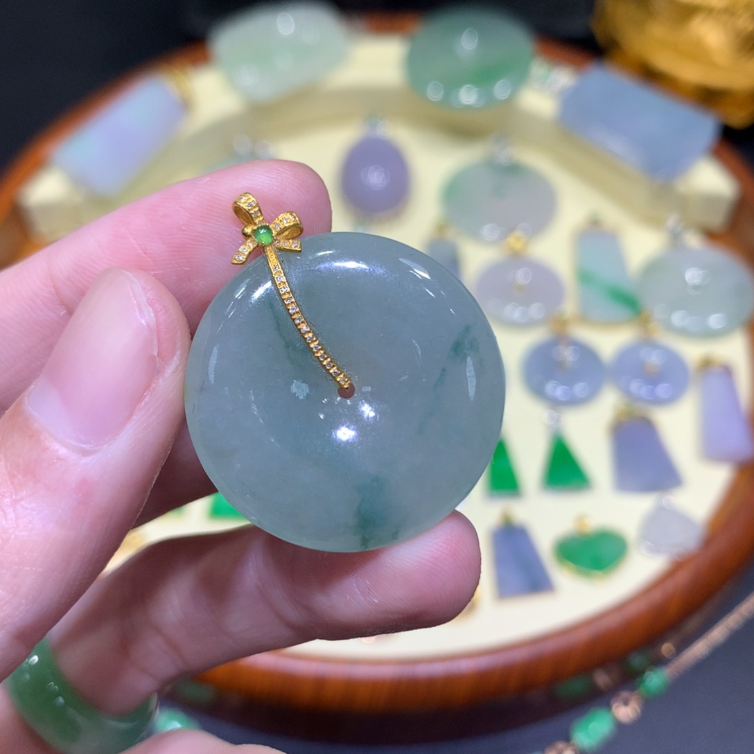 翡翠吊坠(不含链)18K金镶嵌