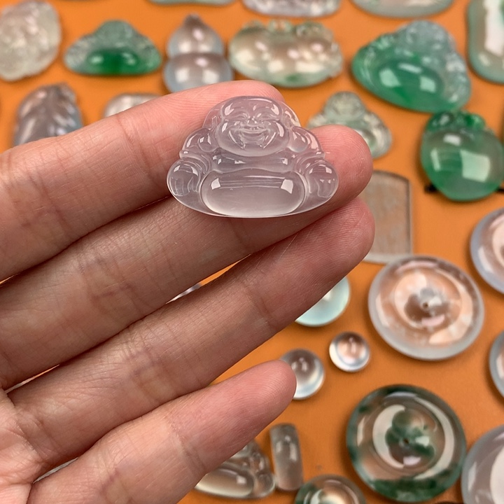 翡翠挂件未镶嵌…