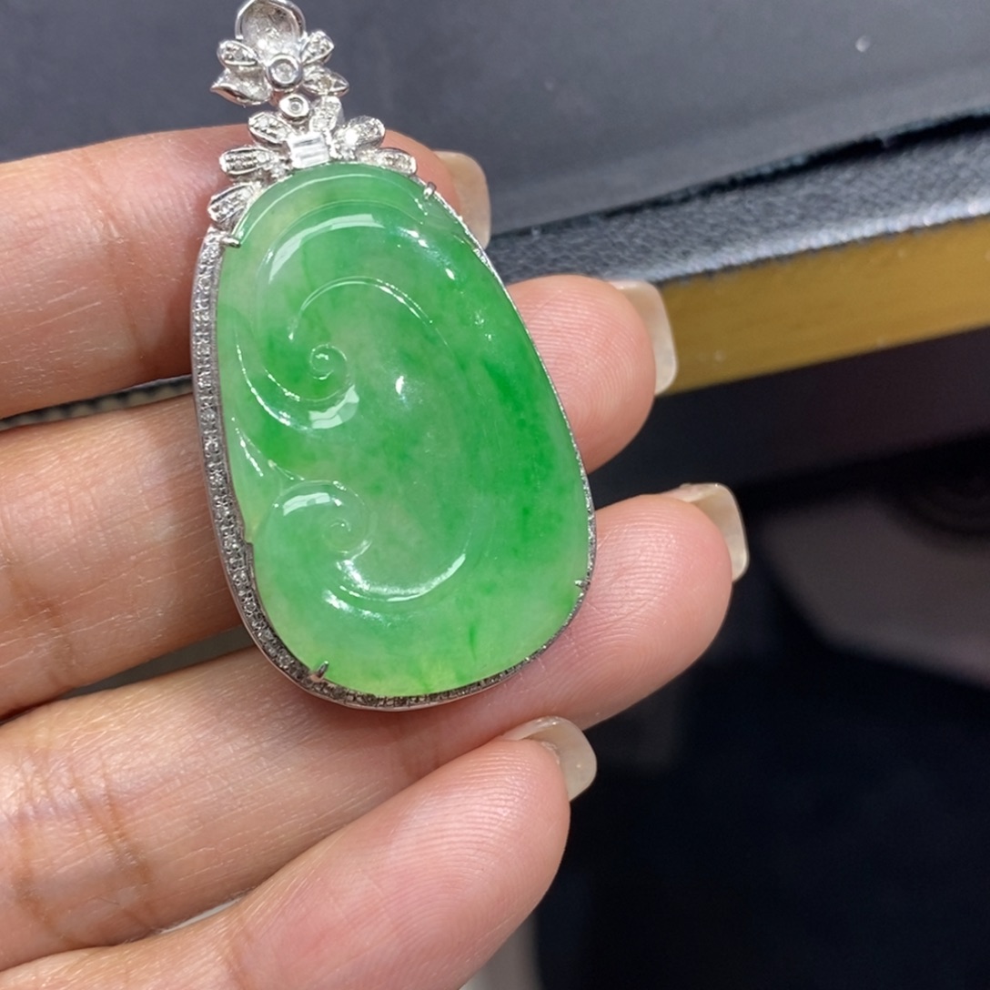 翡翠吊坠(不含链)18K金镶嵌吊坠