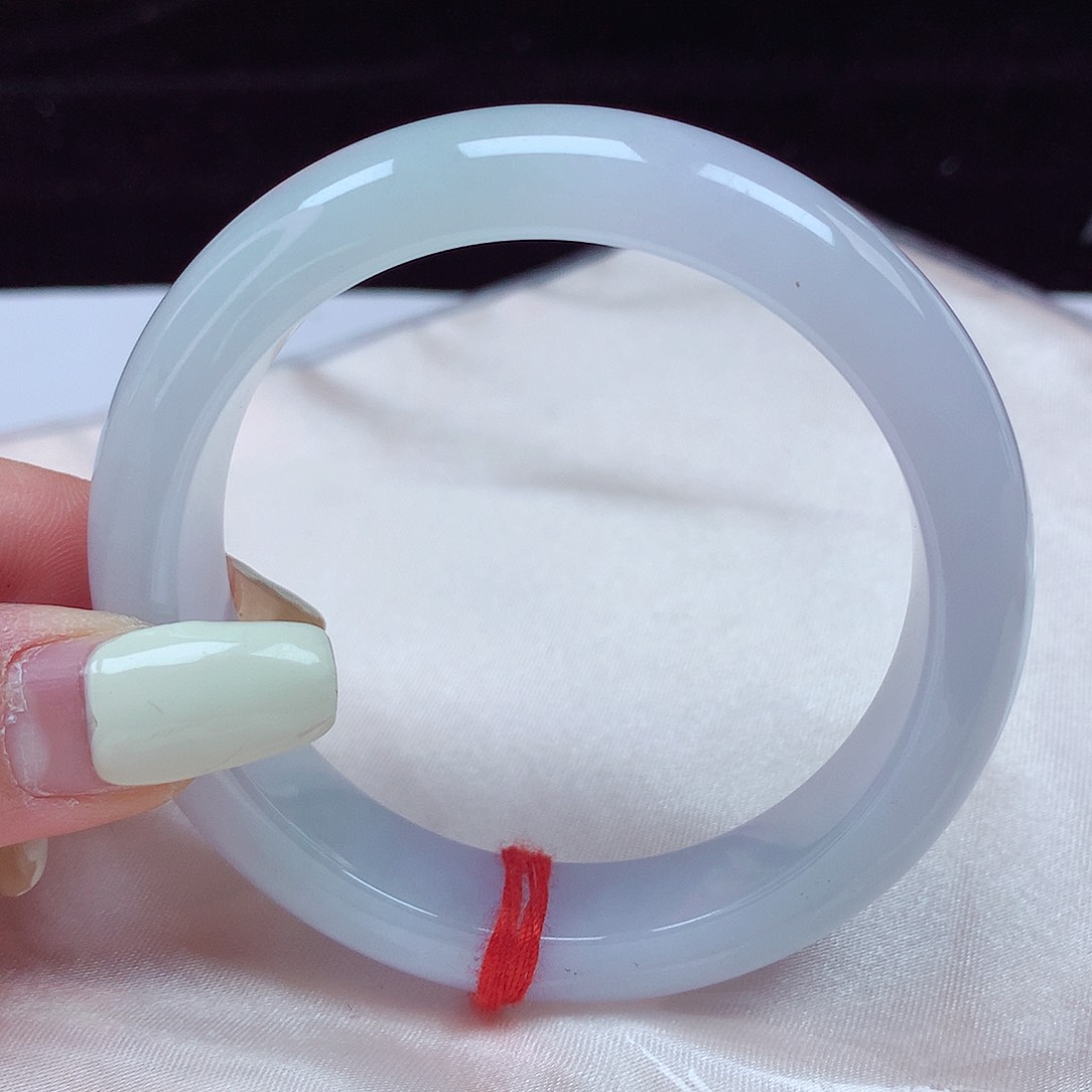 翡翠手镯未镶嵌55圈