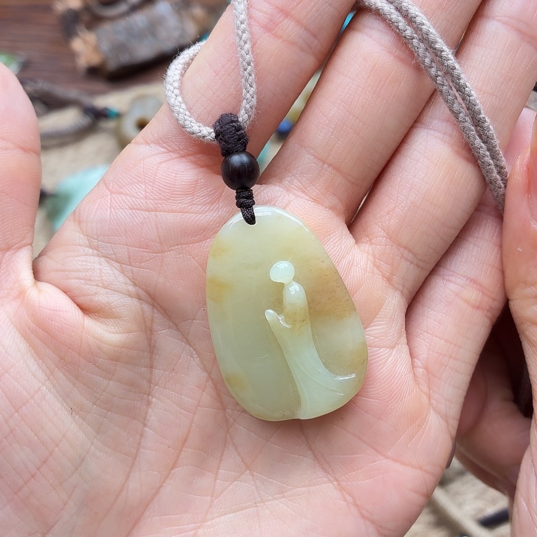 咪***咪和田玉未镶嵌颈饰