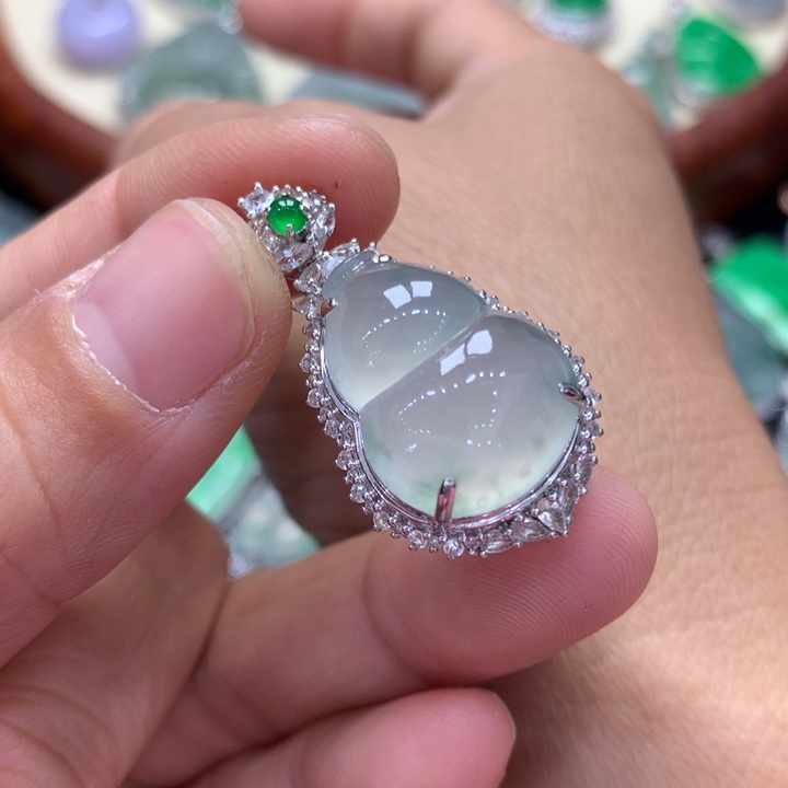 翡翠吊坠(不含链)18K金镶嵌