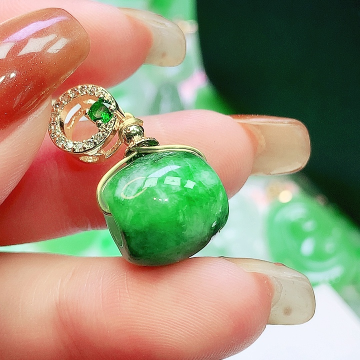 翡翠未镶嵌颈饰翡翠