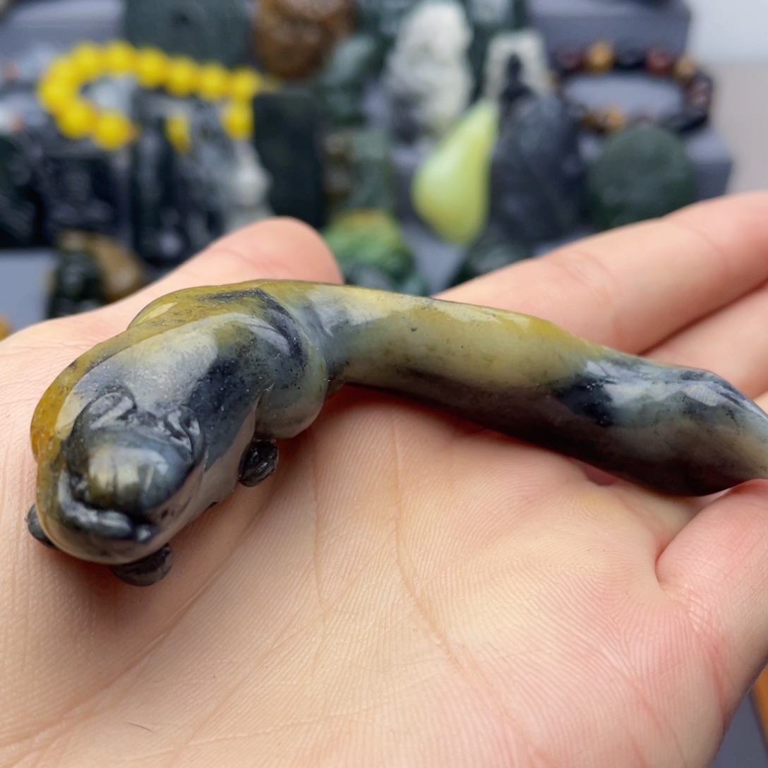 和田玉颈饰未镶嵌光**带