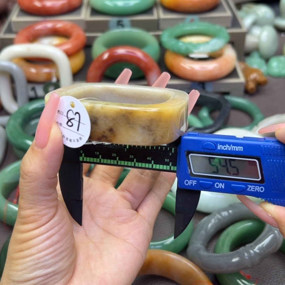 未镶嵌手镯石英岩玉