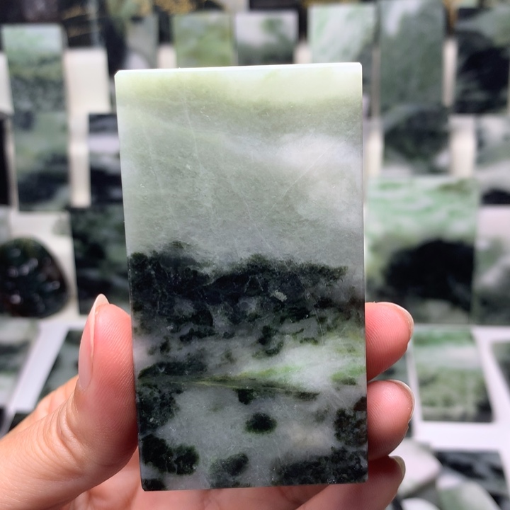 独山玉颈饰未镶嵌