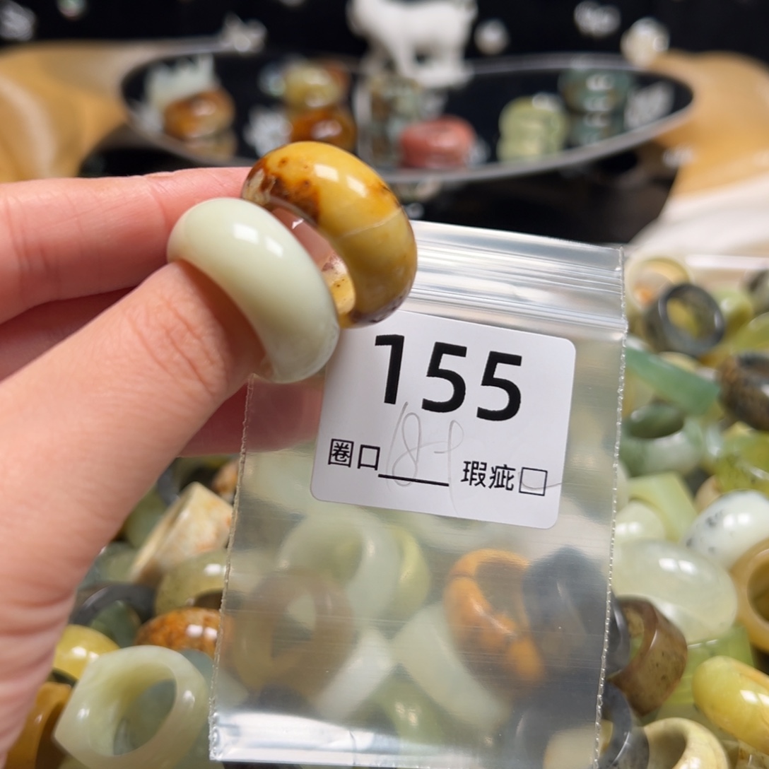 在***方蛇纹石玉未镶嵌戒指