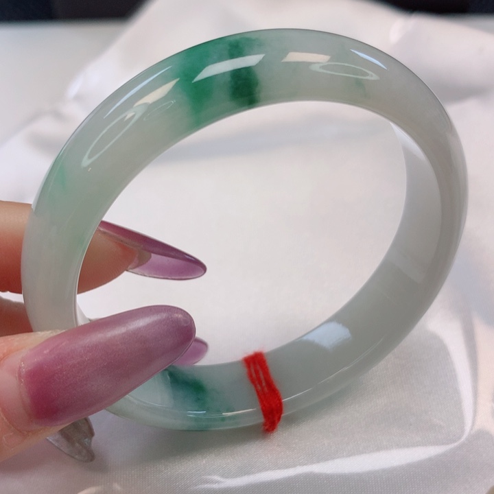 翡翠手镯未镶嵌54圈