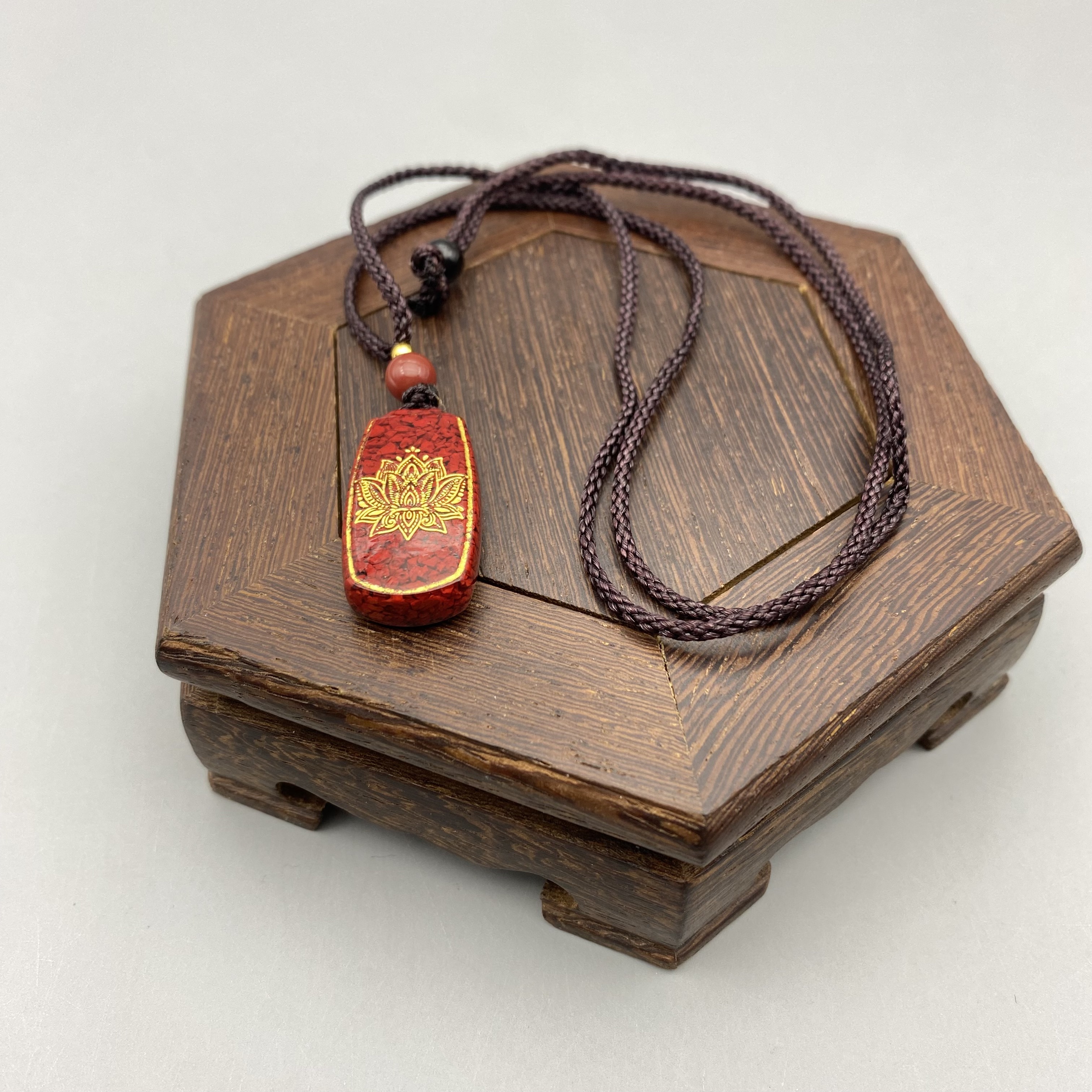 含辰砂工艺品JT356-莲花烫金无事牌吊坠