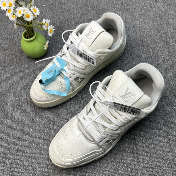 99新 LouisVuitton/路易威登 板鞋/阳/42.5码/白水泥 trainer 