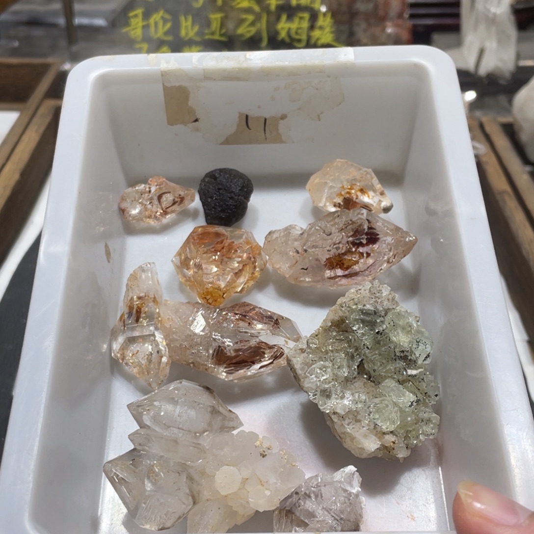 大***鹅水晶未镶嵌珠宝半成品