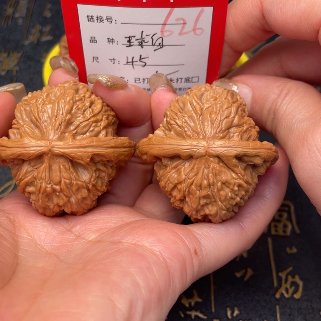 桃核吊坠文玩，文笔