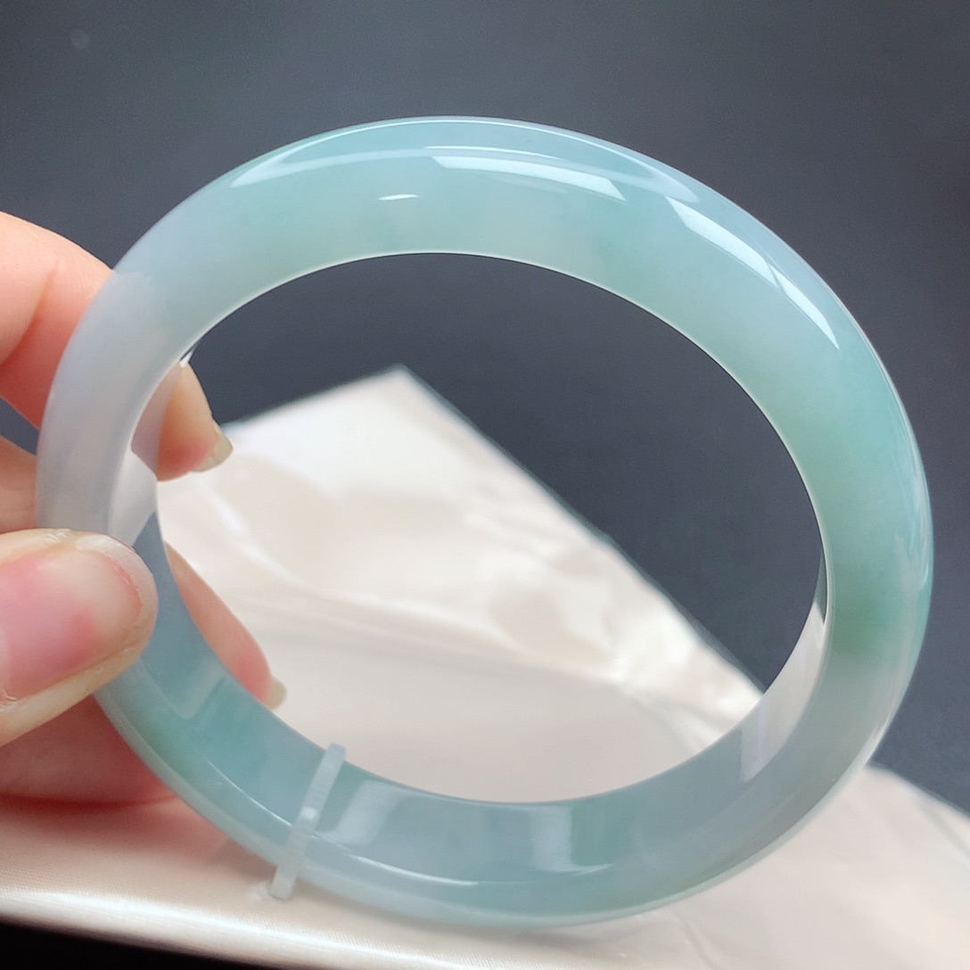 翡翠手镯未镶嵌61圈口