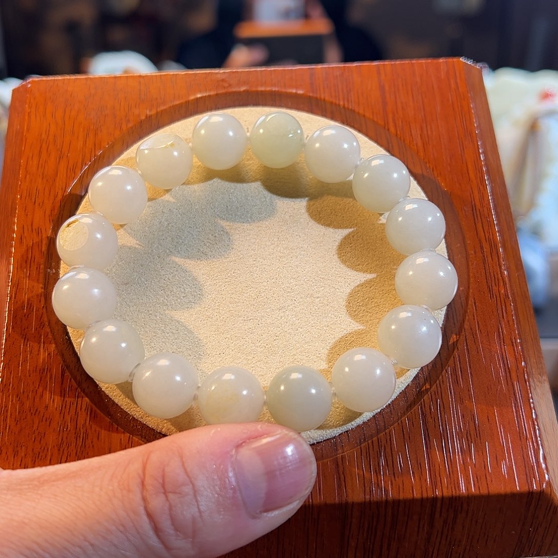 山***哥和田玉未镶嵌颈饰