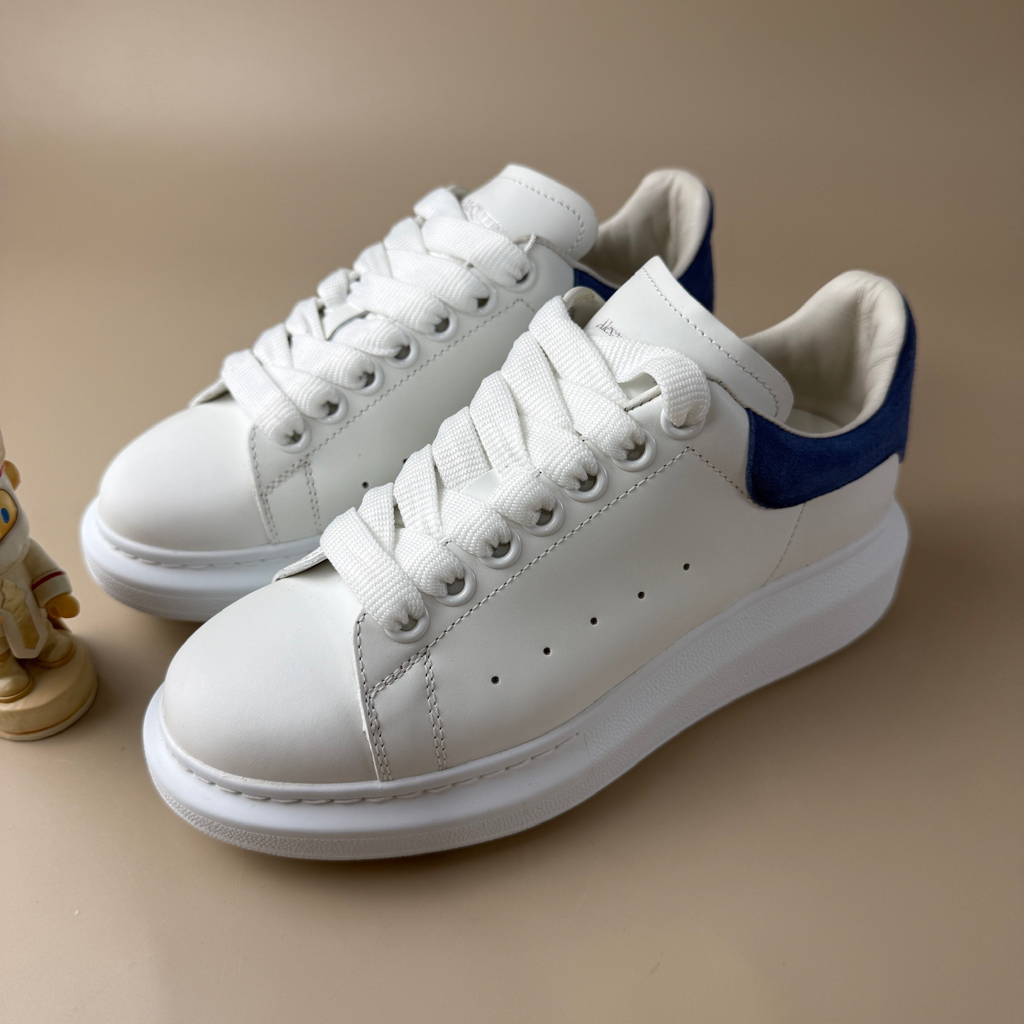 99新 Alexander McQueen/亚历山大·麦昆 深蓝麂皮 35码 YLP3836