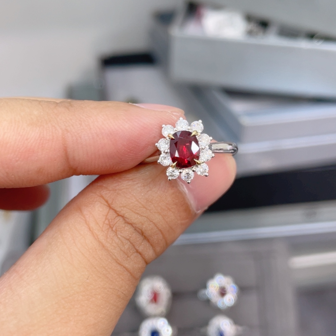 18K金镶嵌戒指红宝石1.55ct 无烧鸽血
