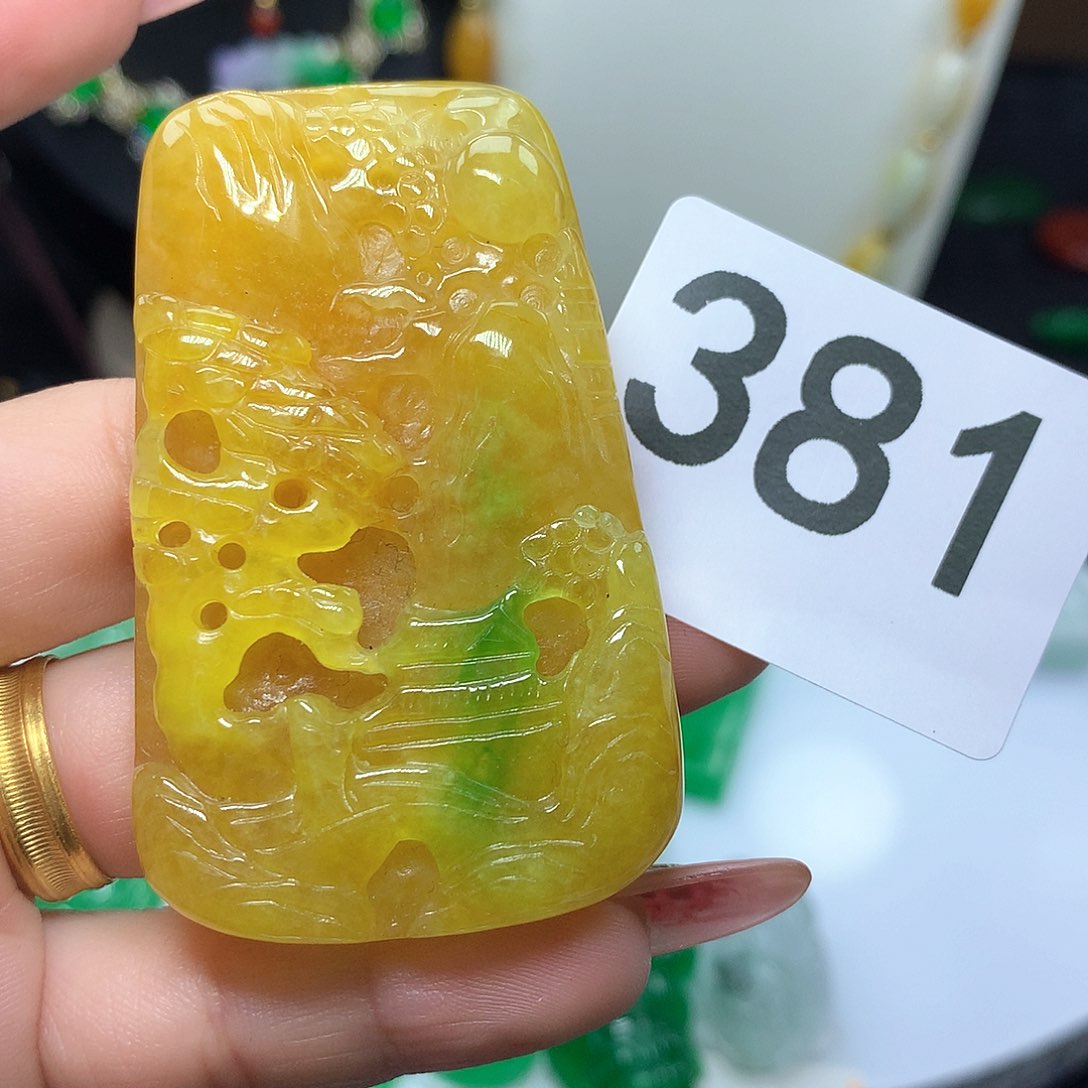 翡翠吊坠(赠链)未镶嵌