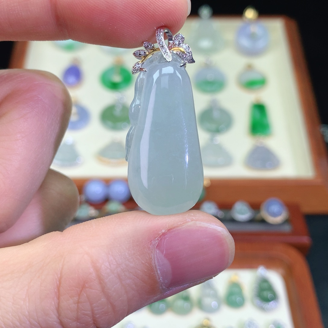 翡翠颈饰18K金镶嵌天然a货翡翠吊坠