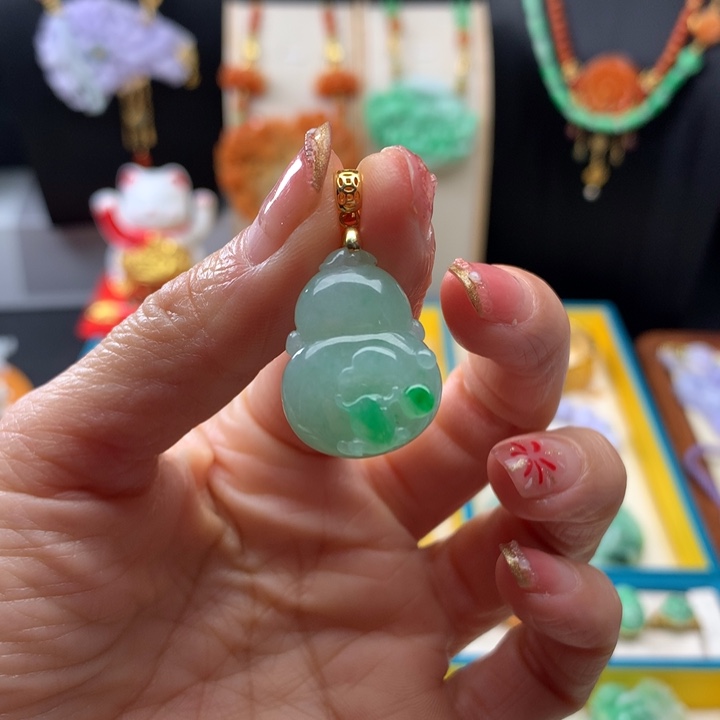 翡翠颈饰未镶嵌翡翠葫芦