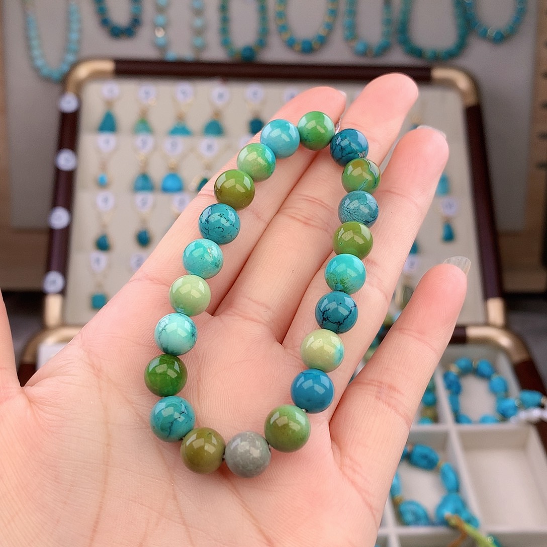 绿松石未镶嵌颈饰