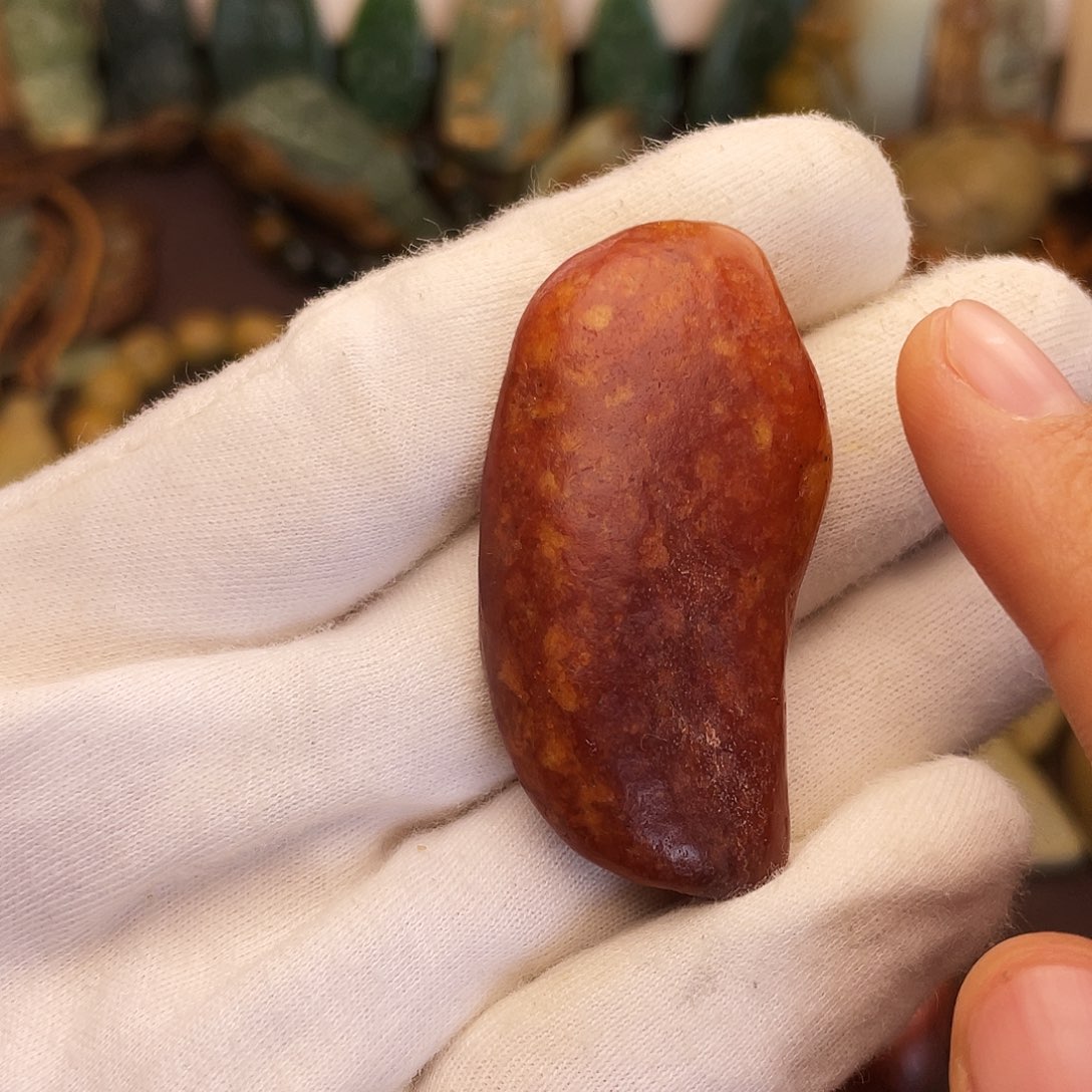 y***1颈饰未镶嵌岫岩河磨玉（透闪石质玉）