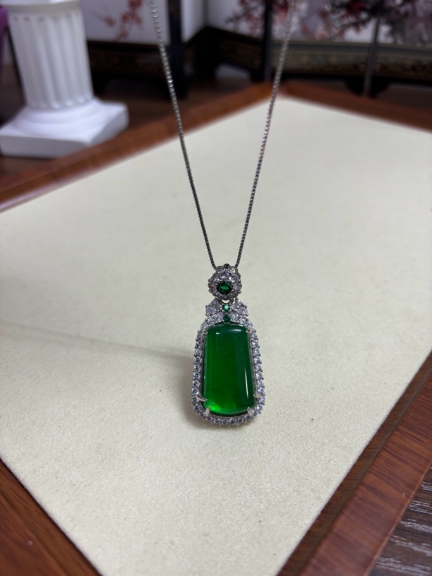 源头工厂直销 年底清库存 缅甸满绿翡翠无事牌简约吊坠挂件项链 