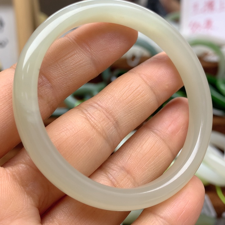 未镶嵌手镯和田玉