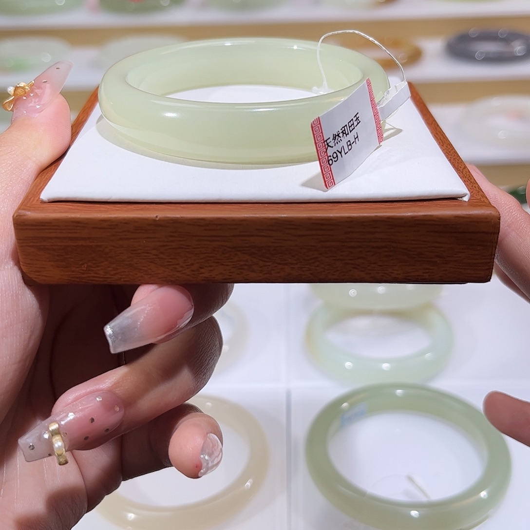 和田玉未镶嵌手镯浅冰晴