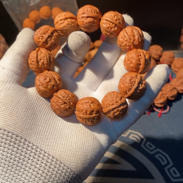 文玩核桃手串……82