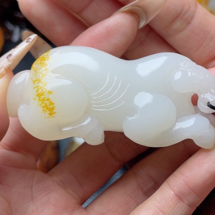 和田玉颈饰未镶嵌心**神