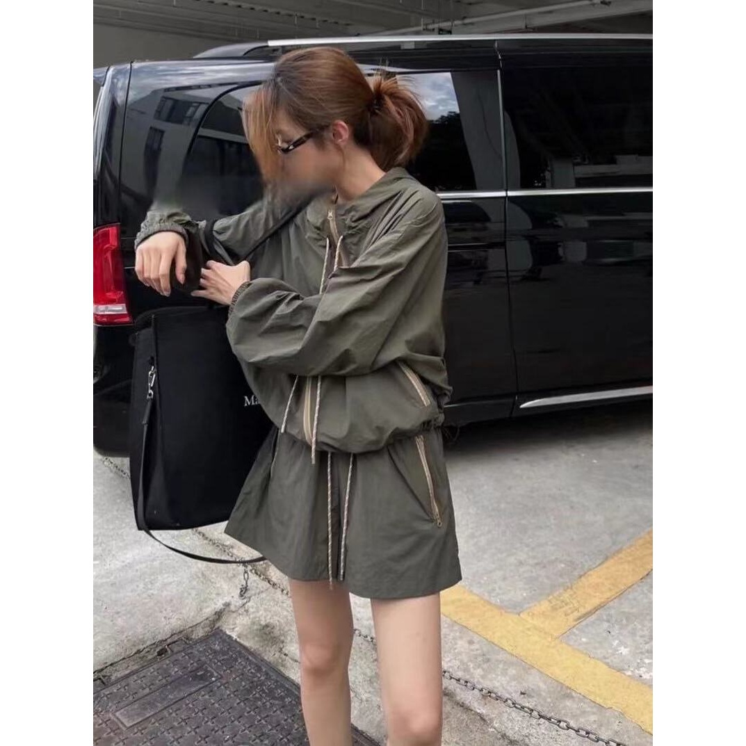 【欧货网红连帽撞薄款防嗮外套女松紧高腰休闲短裤时尚运动两件套