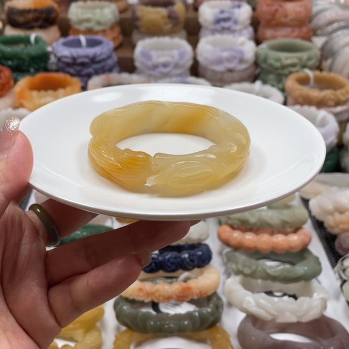 未镶嵌手镯石英质玉