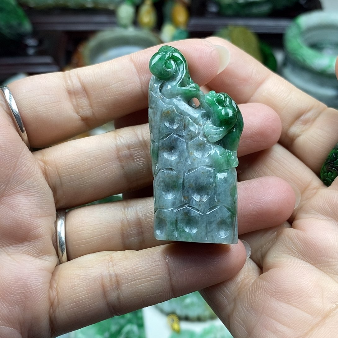 颈饰未镶嵌翡翠罗*牌子