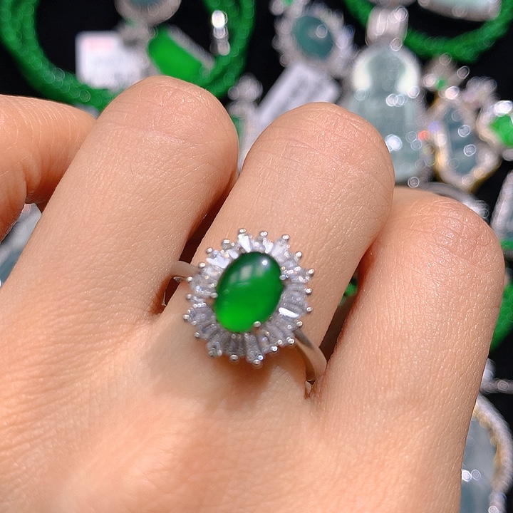 翡翠颈饰未镶嵌翡翠