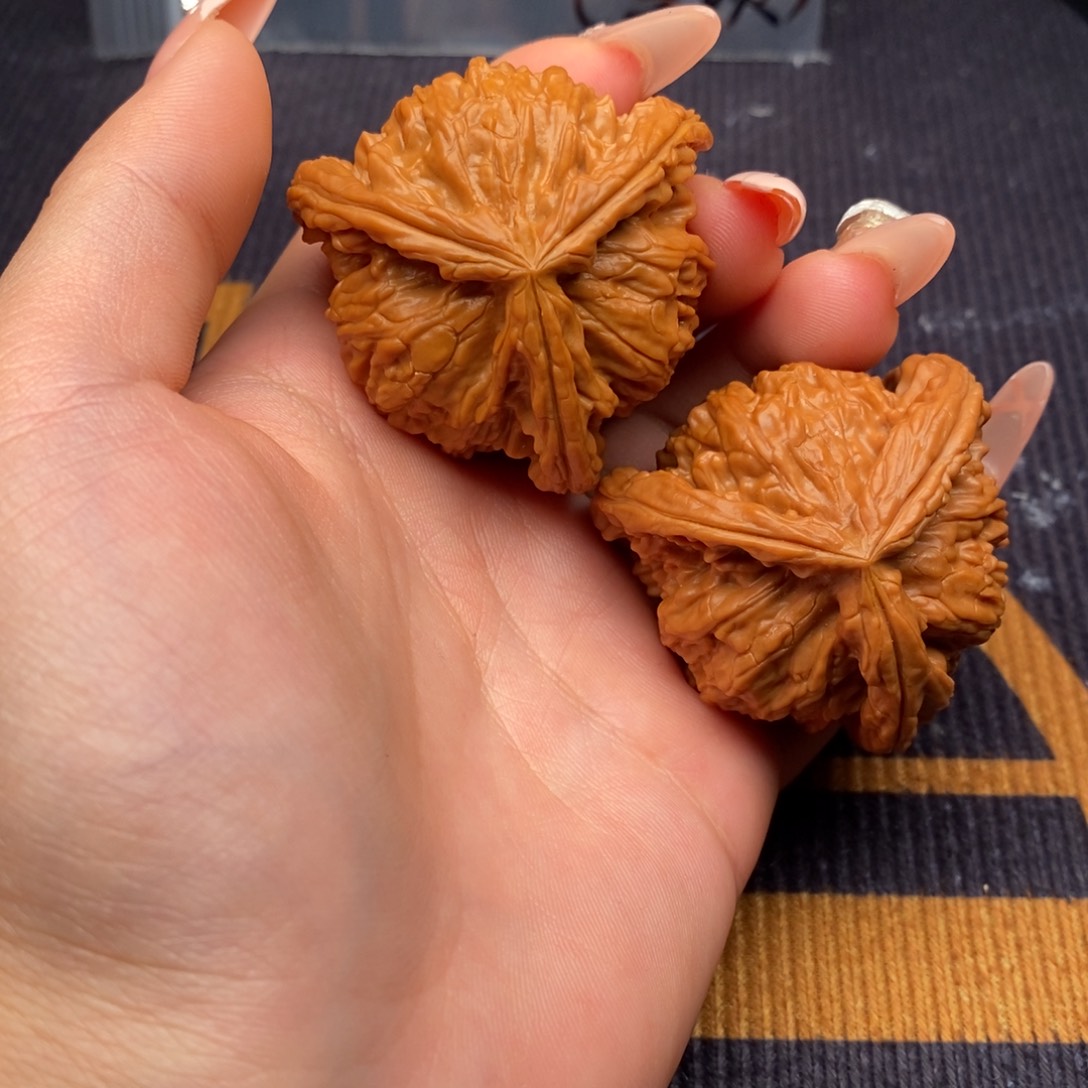 满***红吊坠文玩核桃白狮子