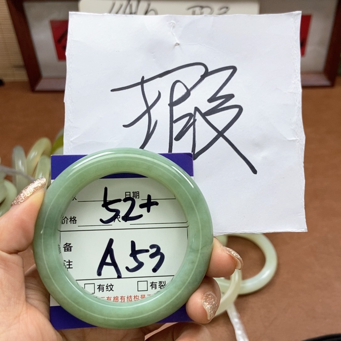 岫玉手镯手镯未镶嵌
