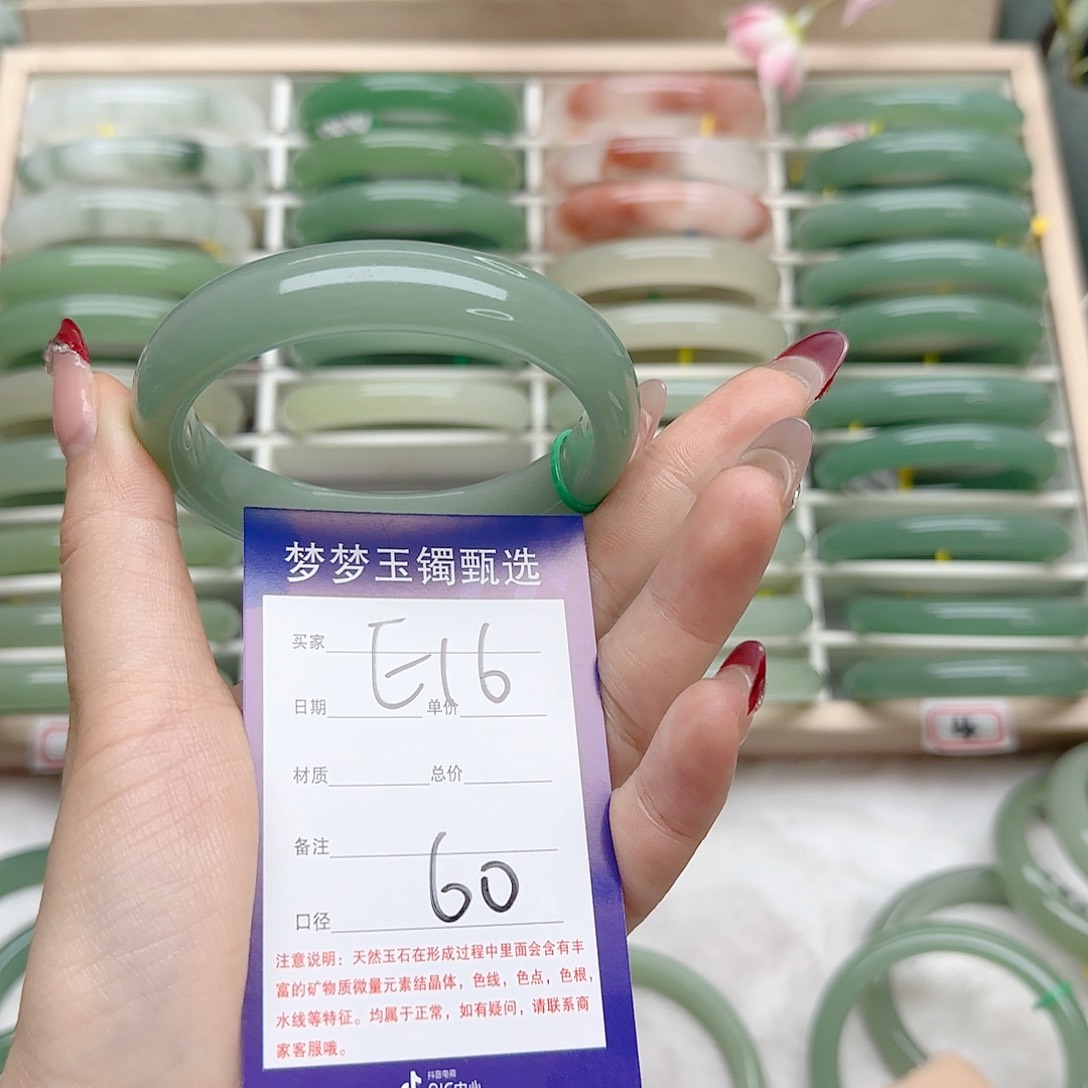 石英质玉手镯未镶嵌新****女