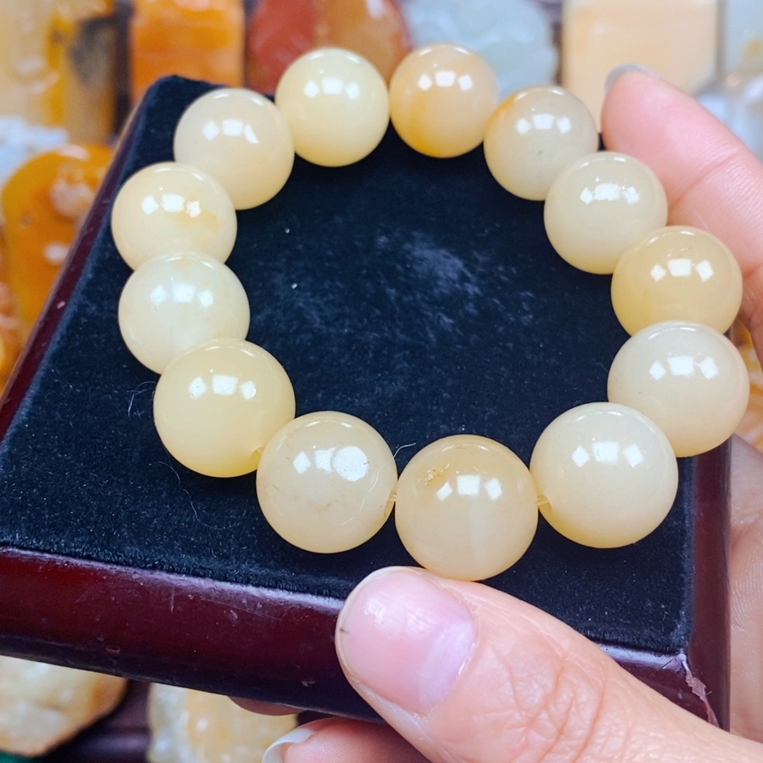 石英质玉（黄龙玉）颈饰未镶嵌