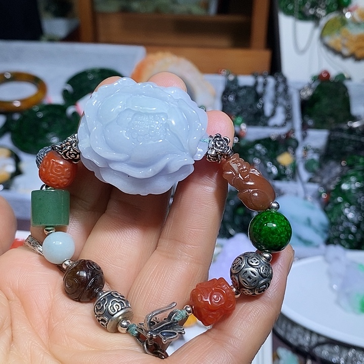 翡翠未镶嵌吊坠(赠链)