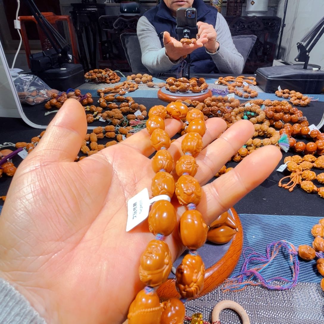 橄榄核吊坠财弥手持