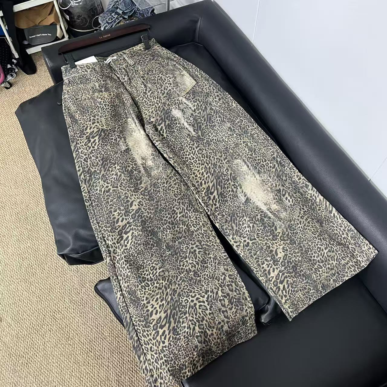 胖鹅张~“没皮标 磨白位置不同~”水洗做旧豹纹磨白阔腿牛仔裤#3886