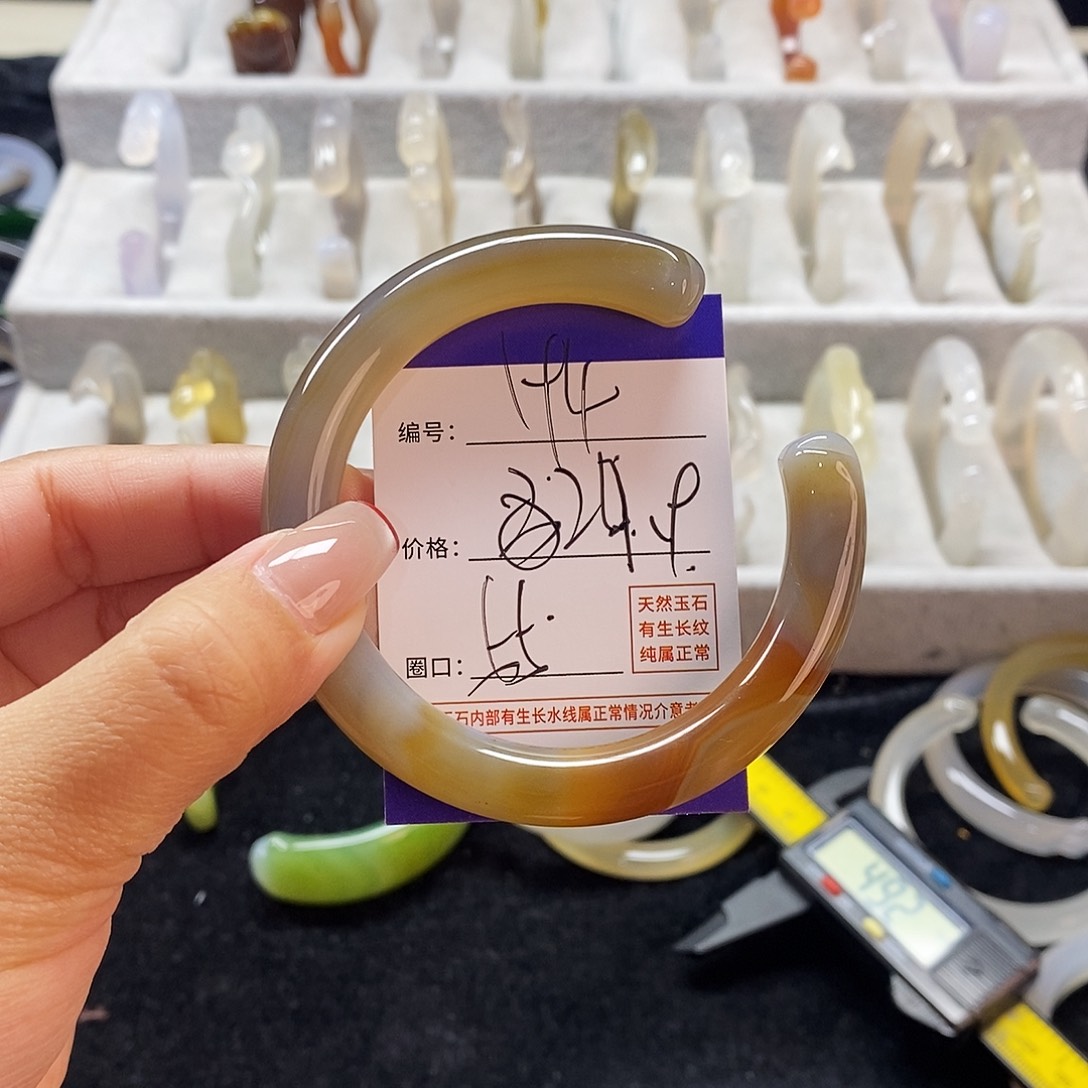 玛瑙/玉髓手镯未镶嵌194