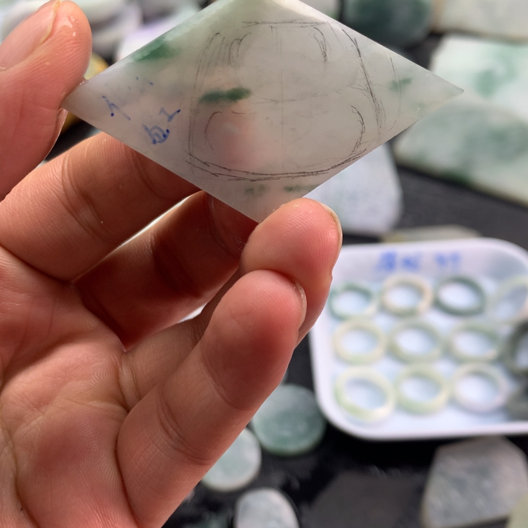 定制翡翠未镶嵌佛公 包工