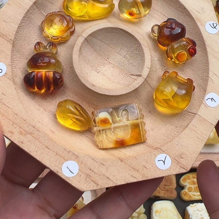 未镶嵌琥珀裸石微瑕