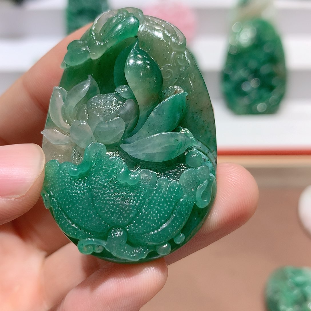 独山玉挂件未镶嵌西****姐