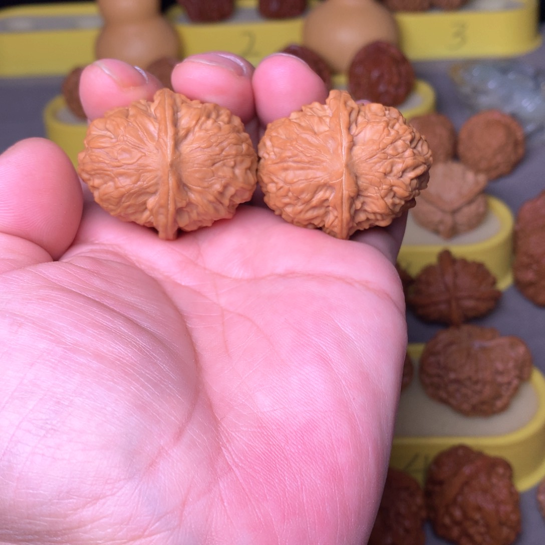 文玩核桃吊坠黄松峪元宝