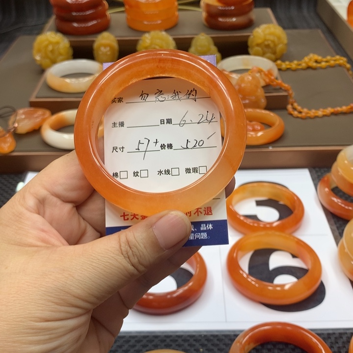 石英质玉（黄龙玉）未镶嵌手镯勿**的